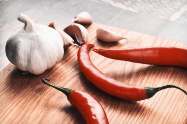 Beyaz sarımsak biber ile 