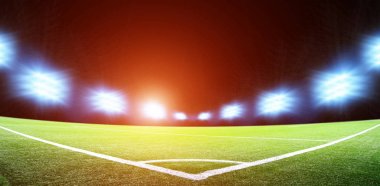 Parlak ışıkları olan futbol stadyumu