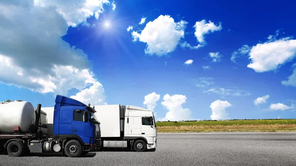 Two trucks on the highway — Stock Photo, Image