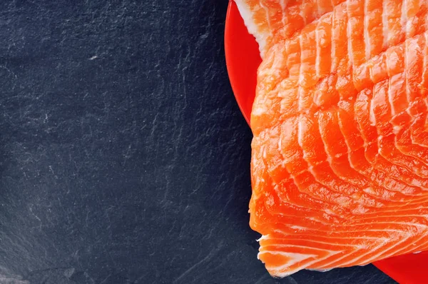 Scheibe Lachs auf Teller — Stockfoto