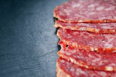 Salam sosis dilimleri