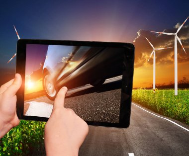 Kamyon görüntü ile elinde tablet