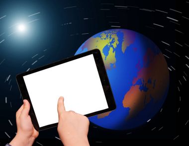 Boş ekran tabletiyle holding eller