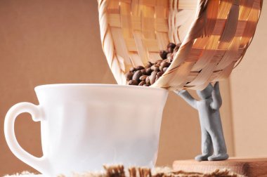 kahve çekirdekleri dökme hamuru adam 