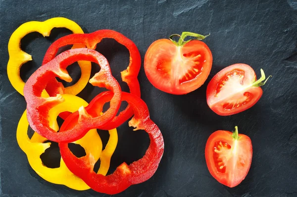 Sliced  tomatoes with pepper rings