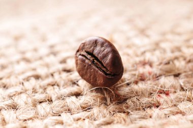 kahve çekirdeği üzerinde çuval bezi