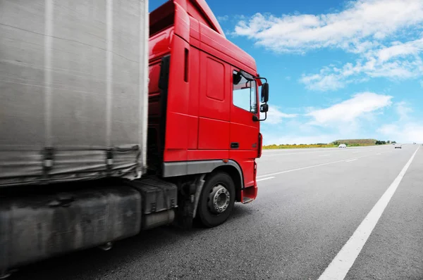 Truck with trailer on countryside road — Stock Photo, Image