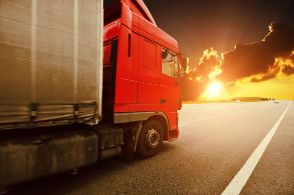 Truck with trailer on countryside road — Stock Photo, Image