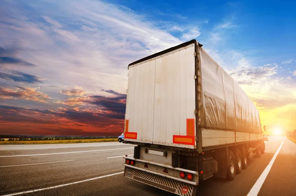 Big Semi Truck White Trailer Countryside Road Sky Beautiful Sunset — Stock Photo, Image