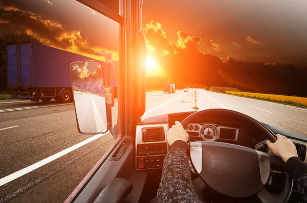 Vista Desde Cabaña Camión Grande Carretera Del Atardecer — Foto de Stock