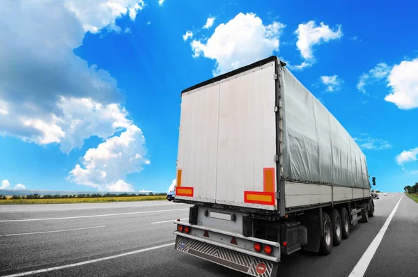 Big Semi Truck White Trailer Countryside Road Blue Sky Clouds — Stock Photo, Image