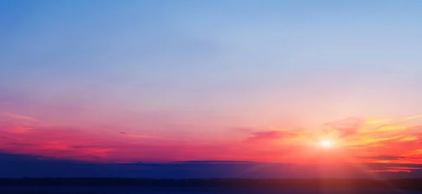 Prachtige Zonsondergang Het Snowly Winter Veld — Stockfoto