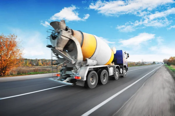Blue Concrete Mixer Truck Driving Fast Countryside Road Trees Blue — Stock Photo, Image