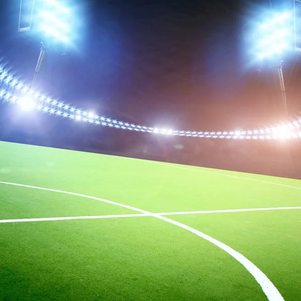 Campo Fútbol Verde Estadio Con Luz Brillante Destellos Noche — Foto de Stock