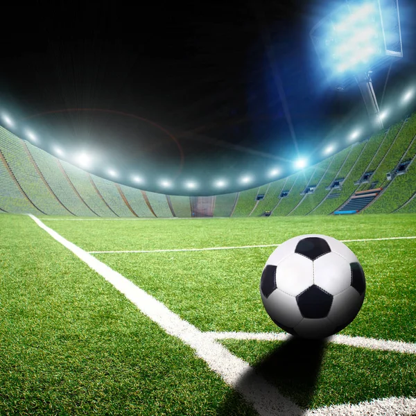 Futbol Stadyumu Sahanın Köşesinde Siyah Beyaz Top Yeşil Çimen Parlayan — Stok fotoğraf