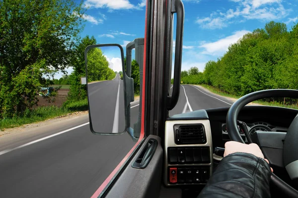 Panel Instrumentos Para Camiones Con Mano Del Conductor Volante Espejo —  Fotos de Stock