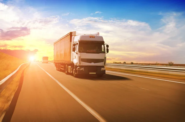 Big White Truck Red Trailer Other Cars Countryside Road Motion — Stock Photo, Image