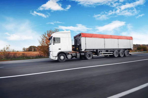 White Truck Trailer Motion Countryside Road Blue Sky Clouds — Stock Photo, Image