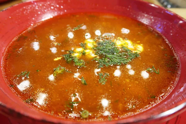 Primer Plano Sopa Remolacha Con Crema Agria Eneldo Verde Tazón —  Fotos de Stock