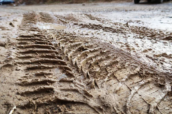 Primer Plano Pista Ruedas Del Coche Sucio Húmedo Suelo —  Fotos de Stock