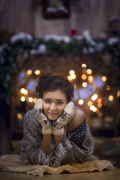 Kadın portre Noel ülke dekorasyonu — Stok fotoğraf