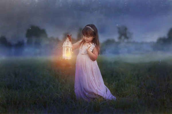 Little girl with lightning at the night field — Stock Photo, Image