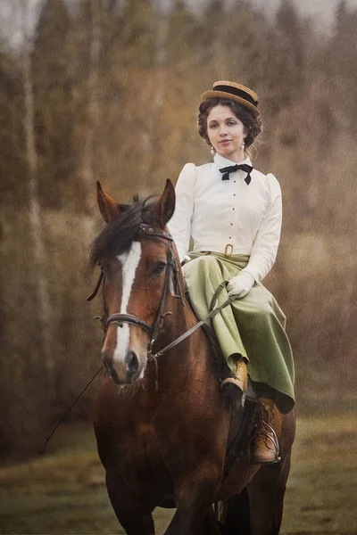 关于马的贵妇人 — 图库照片