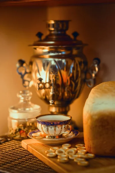 Té tradicional ruso con samovar —  Fotos de Stock