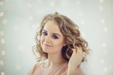 Güzel kadın portre ışık iç 