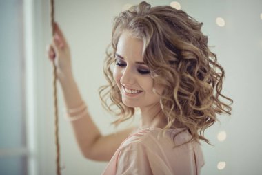 Güzel kadın portre ışık iç 