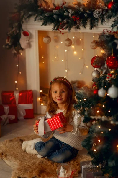 Happy Little Girl Home Christmas Eve — Stock Photo, Image