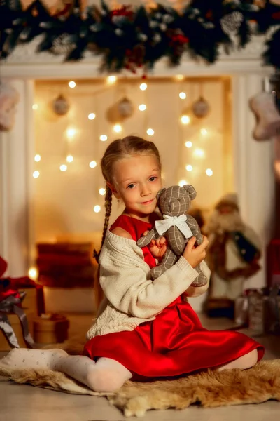 Happy Little Girl Christmas Eve — Stock Photo, Image