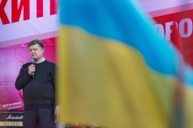 Uzhgorod, Ukrayna - ö. 1 Nisan 2014: en beğeni Ukrayna Cumhurbaşkanı adayı petro poroshenko uzhgorod seçim toplantısında konuşuyor.