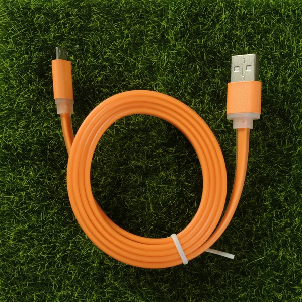 USB kabel nabíječka — Stock fotografie