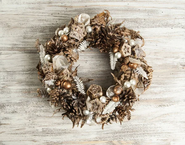Golden Christmas wreath — Free Stock Photo