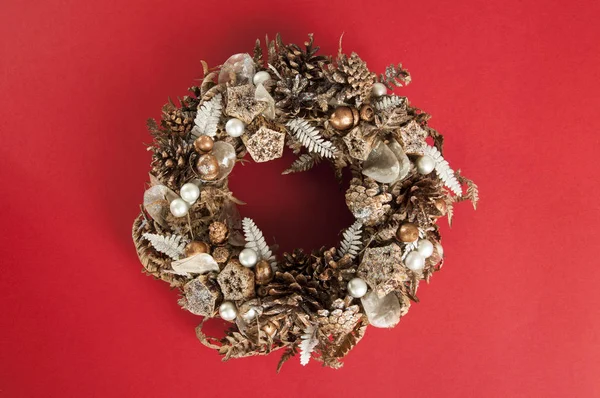 Golden Christmas wreath — Free Stock Photo