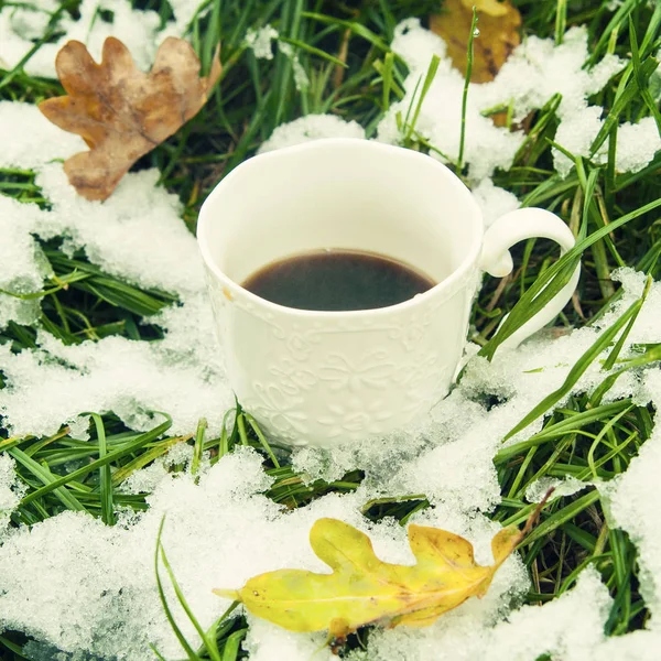 Cup of coffee in the snow — Stock Photo, Image