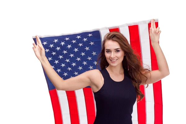 Feliz joven sosteniendo bandera de EE.UU. aislado sobre fondo blanco — Foto de Stock