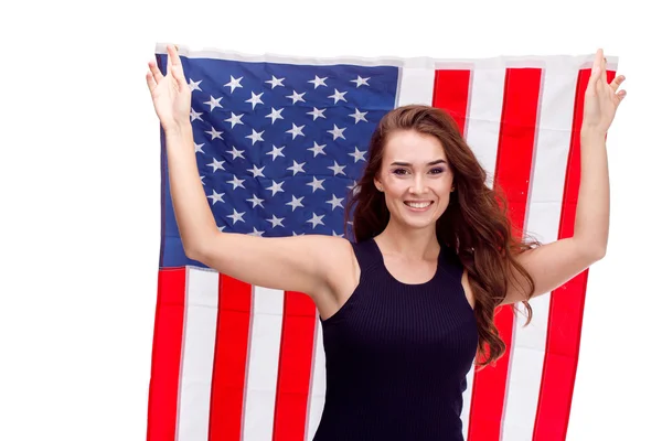 Feliz joven sosteniendo bandera de EE.UU. aislado sobre fondo blanco — Foto de Stock