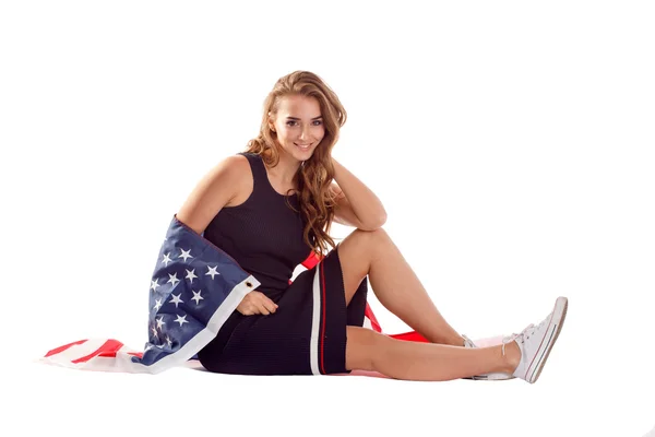 Mujer patriótica feliz sosteniendo bandera de EE.UU. . —  Fotos de Stock