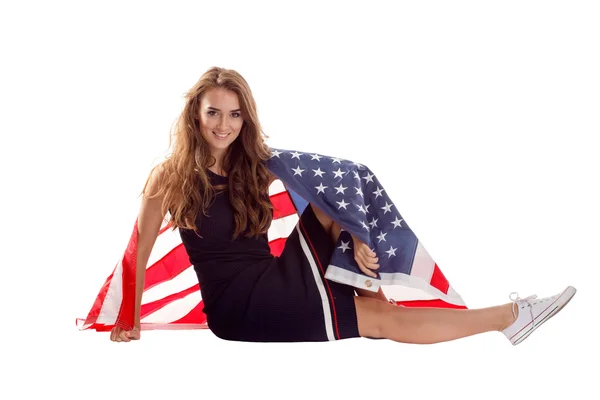 Mulher patriótica feliz segurando bandeira dos EUA . — Fotografia de Stock