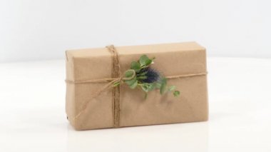 Kraft Kağıt ile Hediye Kutusunu Paketler
