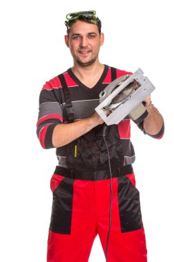 Dairesel testereli inşaat işçisi 