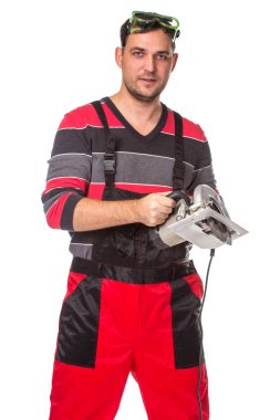 Dairesel testereli inşaat işçisi 