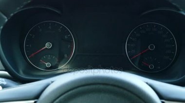 Araçların işlevlerini on-board bilgisayar ekranı kullanarak kurma