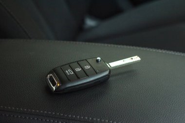 Araba uzaktan kumanda tuşuna araç iç