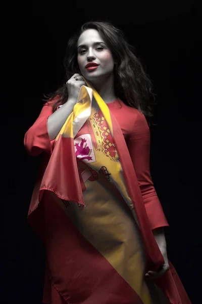 Krásná žena s vlajkou Španělska. — Stock fotografie