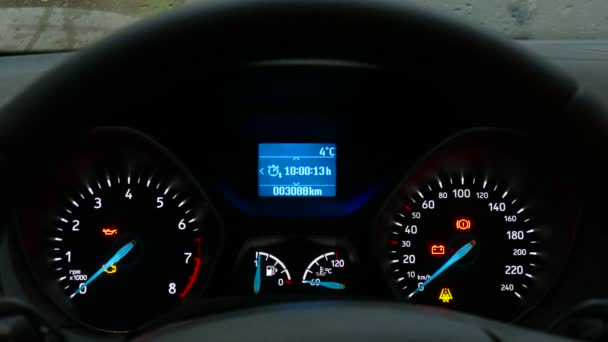 Einstellung der Fahrzeugfunktionen über den Bordcomputer-Bildschirm. — Stockvideo