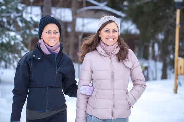 Twins walking in countryside. — Stock Photo, Image