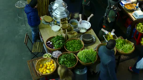 Café vietnamita en el mercado — Vídeo de stock